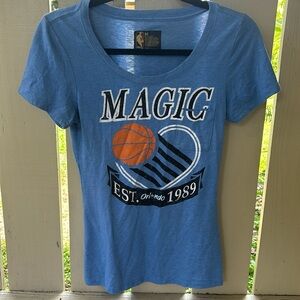 Orlando Magic NBA Basketball Women’s Magic Graphic Print Scoop Neck Tee Size M